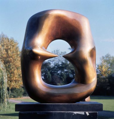 Abstract bronze sculpture by Henry Moore, roughly oval in shape with a hole in the middle. Two points stretch out towards the centre, not quite touching, making it look from this angle almost like the number eight.
